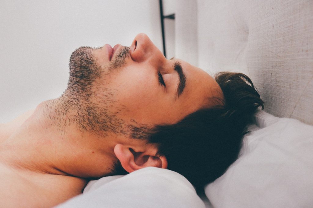 توقف التنفس أثناء النوم أعراض الرجل